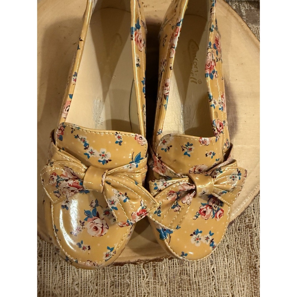 Beacon Comfort Well Bow Yellow Floral Women's Slip On Shoes Size 7W NEW